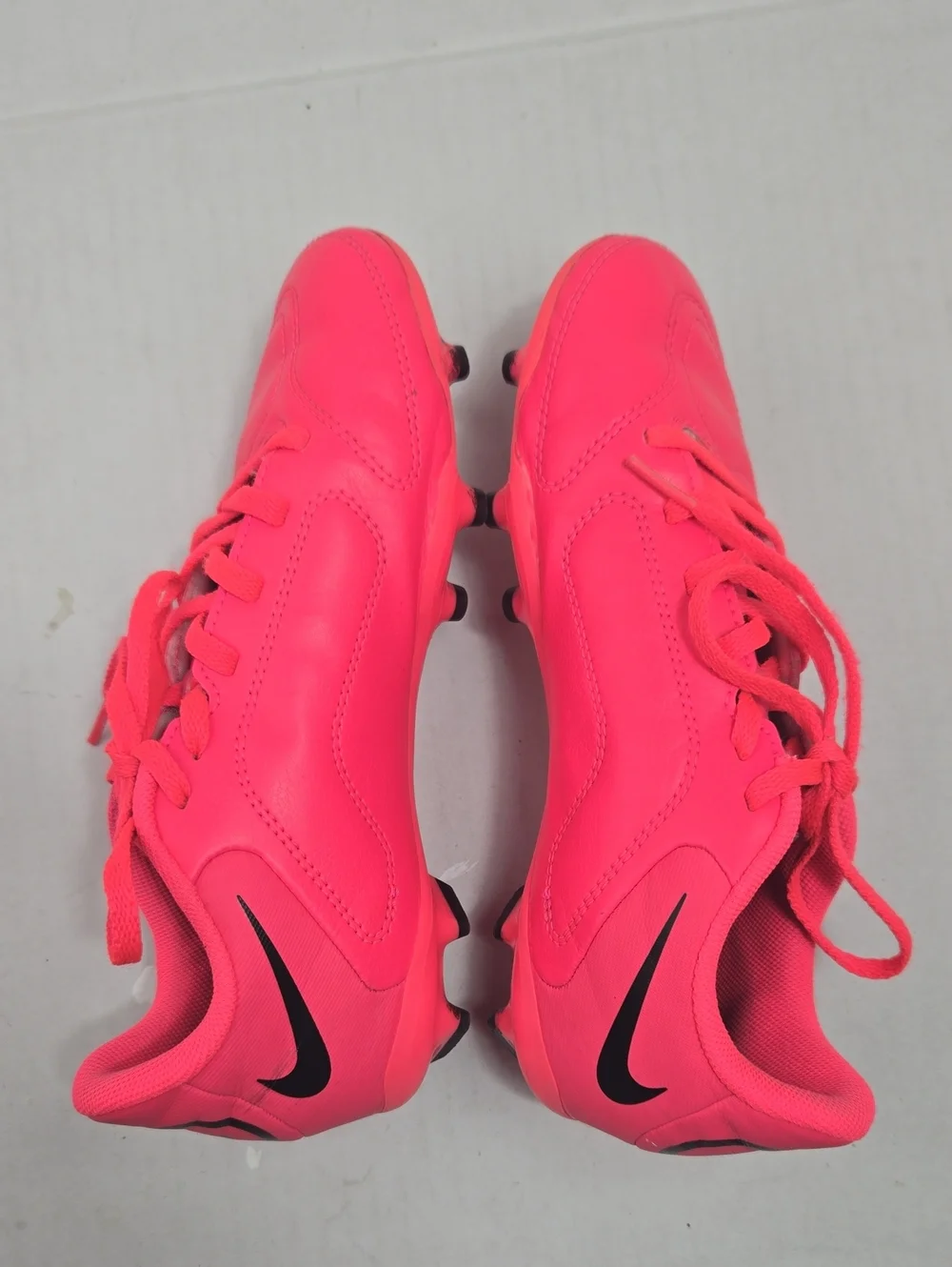 Nike Jr Tiempo Legend 9 Club Sz 4Y Soccer Cleats Hot Pink Athletic